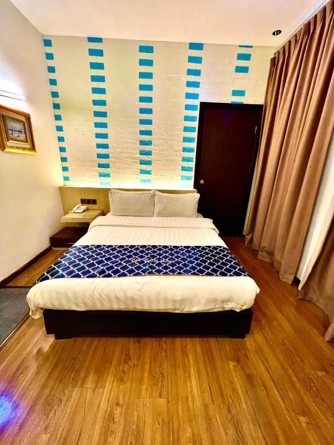 New World Express Motel Bintulu Exterior photo